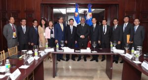 El canciller Miguel Vargas, recibió en su despacho a representantes de 24 empresas de Taiwán