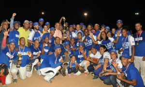 Equipo de la UASD que se coronó campeón del IV torneo universitario de softbol