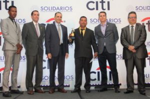 La miccroempresa la dirige Rafael Díaz, cliente de la Fundación Dominicana de Desarrollo (FDD), se lleva el máximo galardón. 