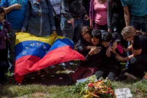 Dos que murieron con Óscar Pérez en Venezuela fueron sepultados