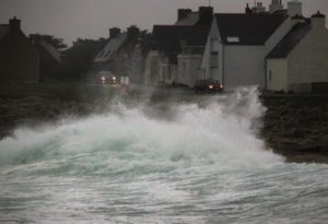 Saint-Guenole, en el oeste de Francia, azotado por la tormenta