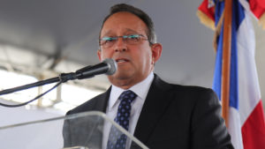 El ministro de Agricultura, Ángel Estévez, habla sobre el caracol gigante africano.