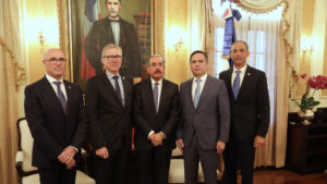 Ejecutivos de Total visitan a Danilo Medina