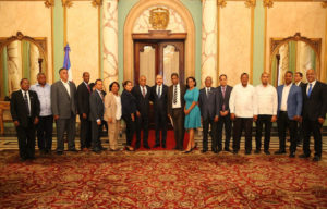 Presidente Danilo Medina se reúne con alcaldes de Barahona para atender sus necesidades
