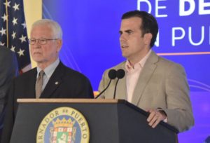 El secretario de Seguridad Pública de Puerto Rico, Héctor M. Pesquera, junto al gobernador Ricardo Rosselló Nevares. /Inter News Service