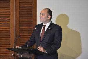 El director general de Aduanas, Enrique A. Ramírez Paniagua,
