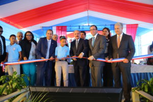 El presidente Danilo Medina entrega uno de tres centros educativos en La Romana
