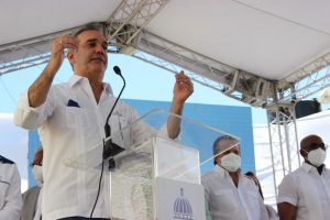 Abinader podría rescindir contratos a empresas construyen hospital SFM